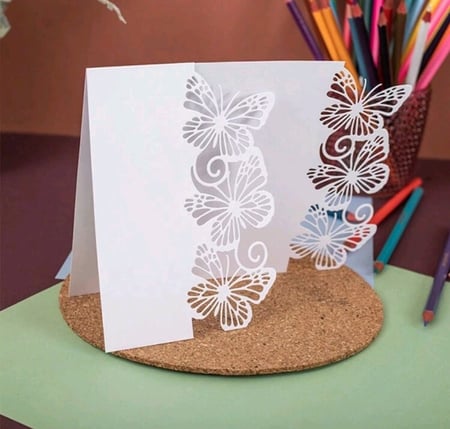 قالب قطع الورق على شكل فراشات