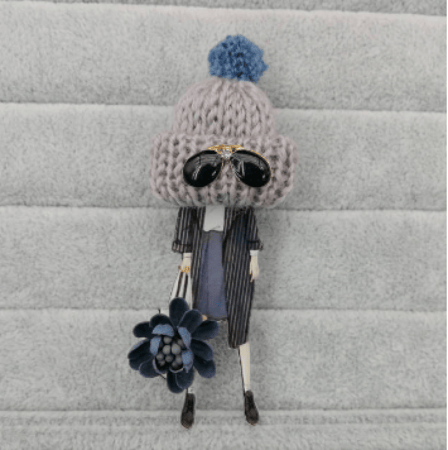 بروش فتاة النظارات الشمسية