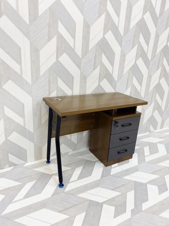 طاوله مكتب مقاس متر