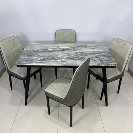 طاولة طعام 4 أشخاص