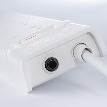 توصيلة كهربائية ثلاثية المقبس 13 أمبير من الفنار بسلك 5 متر، حماية من الحمل الزائد لمزيد من السلامة مع  الضمان السريع إلى باب منزلك .  أمان معتمد للحماية من المخاطر الكهربائية