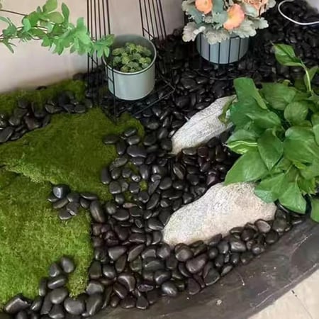 احجار سوداء مزخرفة متوسطة الحجم، ومصقولة لحوض السمك والحديقة والنباتات والمناظر الطبيعية وديكور المنزل الداخلي والخارجي، حصى صخور متينة