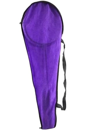 مضارب تنس الريشة وحقيبة حملها.