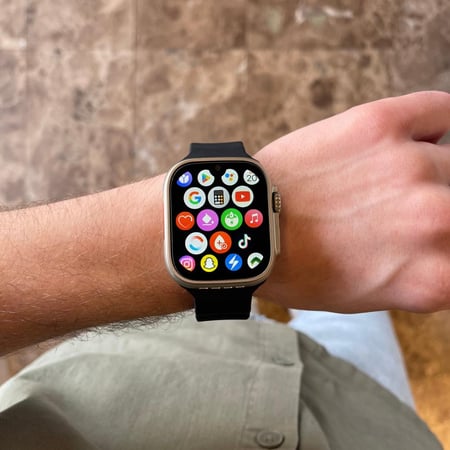 ساعة سكوارا ST13 تدعم شريحة 4G وتطبيقات التواصل الاجتماعي