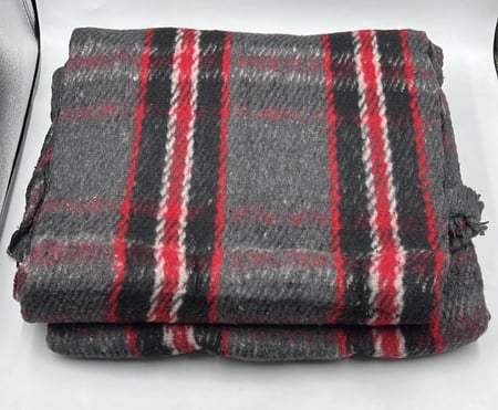 بطانية قديمة (كمبل)