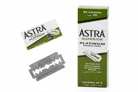 كرتون شفرات حلاقة أسترا بلاتينوم 100 قطعة