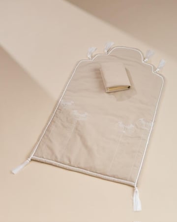 سجاد فاخر مطرز بالورد