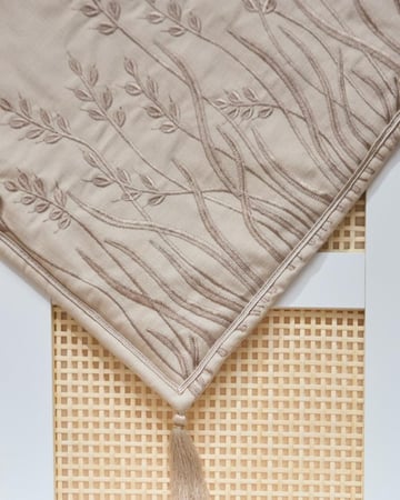 سجاد فاخر مطرز بالسنابل