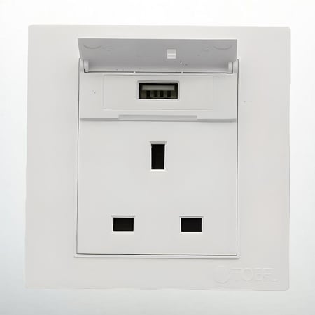 فيش ثلاثي مع منفذ يو اس بي USB لون ابيض سادة توفل