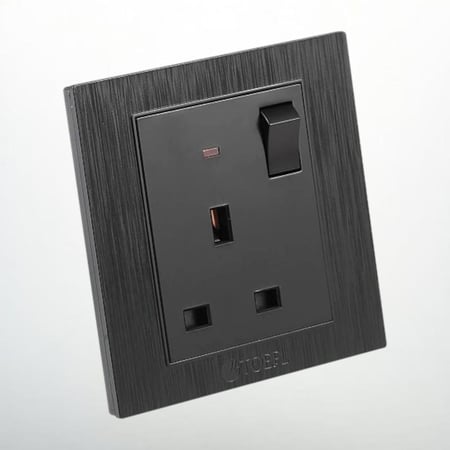 فيش ثلاثي مع مفتاح 13 امبير لون اسود توفل