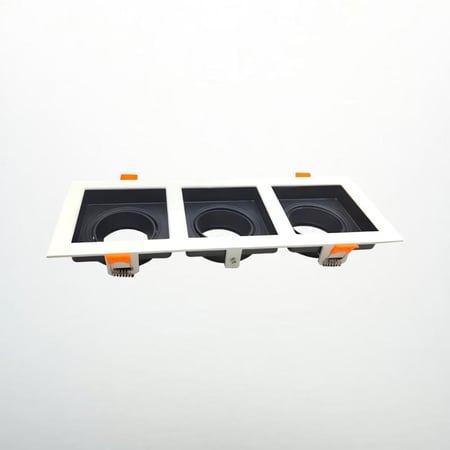 إطار كشاف سبوت لايت ثلاثي اسود غطاء ابيض المنيوم متحرك مانع للتوهج 85/25 سم