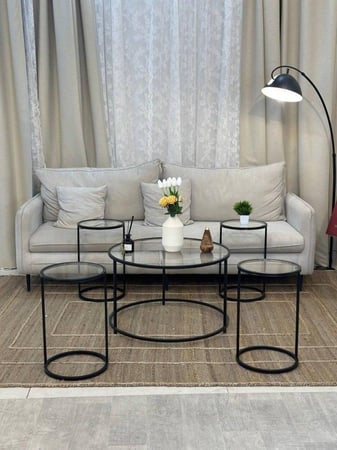 طقم طاولات ضيافة 5 قطع أسطح زجاجية شفافة وإطار معدني أسود - تصميم دائري