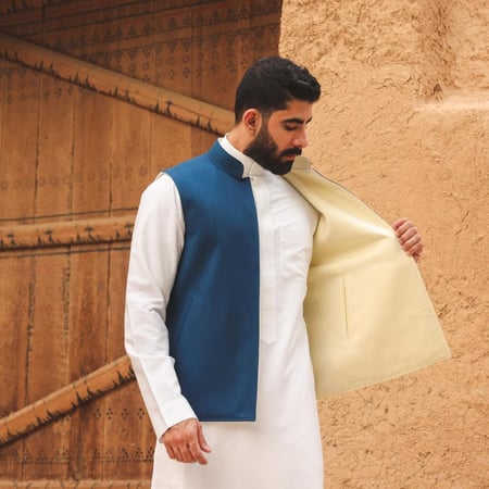 سديري رجالي ازرق مع اوف وايت