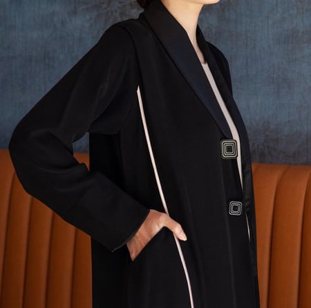 عباية كريب سوداء فاخرة