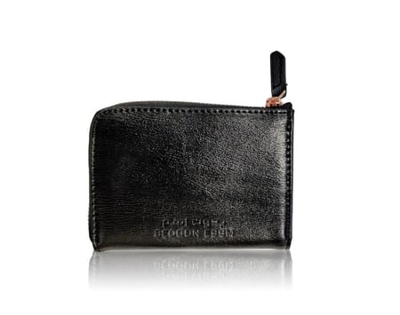 محفظة عملات جلدية "سمارت" بسحاب زاوية ونحافة فائقة – أسود فاخر بلمسة نحاسية