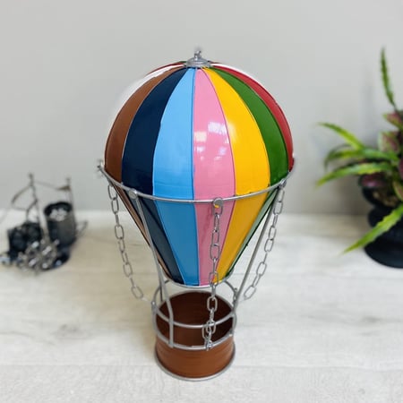 تحفة منطاد حديد ملون