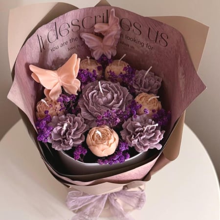 بوكيه شموع  الورد والفراشات المعطره