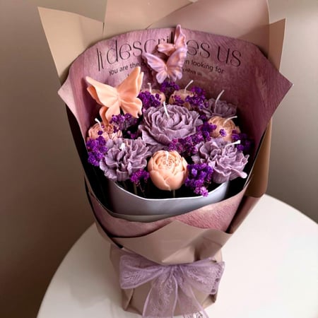 بوكيه شموع  الورد والفراشات المعطره