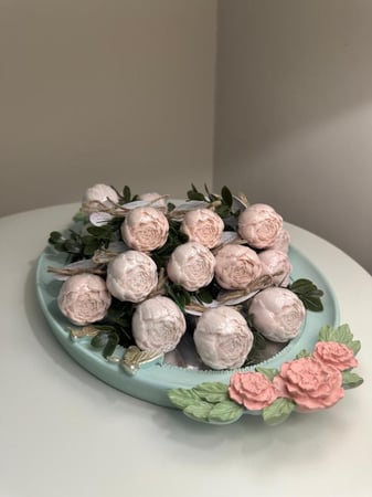 صابون الورد المعطر باللون النيود  مع ثيم و تغليف حراري