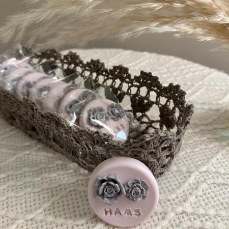 صابون معطر مزين بالورود