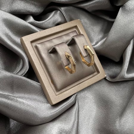 حلق ذهب أصفر عيار 18