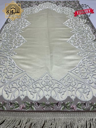 سجادة صلاة ميموري فوم عالية الجودة بتصميم شانيل بلجيكي