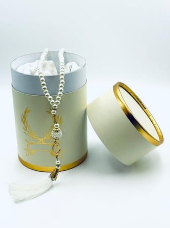 علبة سجادة وسبحة