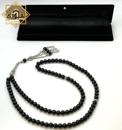 سبحة حجر كريم بركاني بتصميم أنيق 99 خرزة مع رائحة عود كمبودي