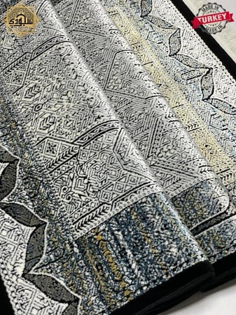 سجادة مبطنة حريرية فاخرة بملمس ناعم ومريح