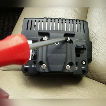 قاعدة أجهزة لاسلكية