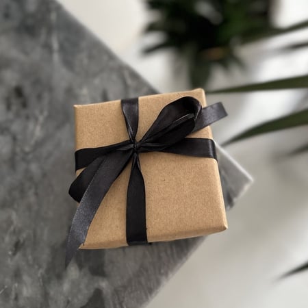 تغليف بشريطة سوداء