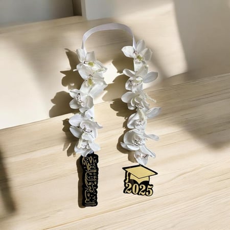 عقد ورد للتخرج ابيض