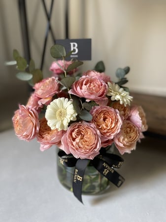 فازة ورد طبيعي صغيرة