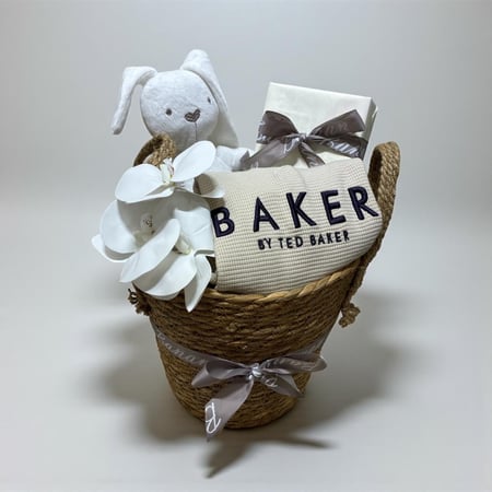 ملابس مولود جديد