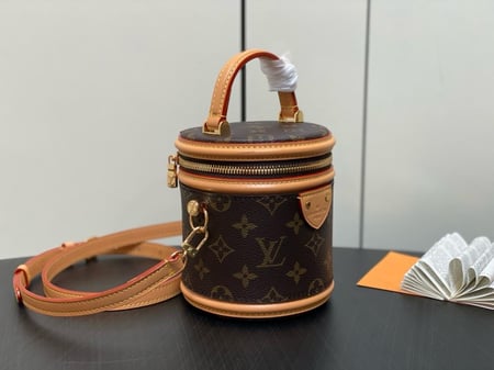 شنطة لويس فيتون الدائريه البنية الكلاسيكية 14.5cm