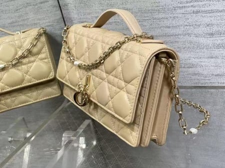 نطة كريستيان ديور 21cm شنط ديور الأصلية الفاخرة