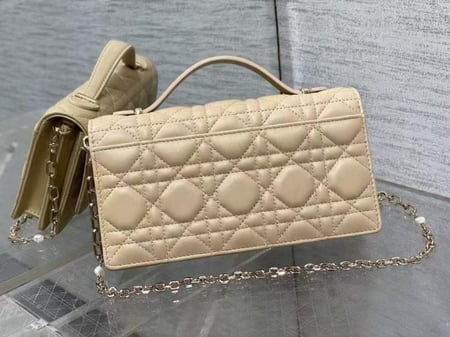 نطة كريستيان ديور 21cm شنط ديور الأصلية الفاخرة