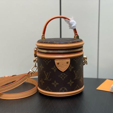 شنطة لويس فيتون الدائريه البنية الكلاسيكية 14.5cm