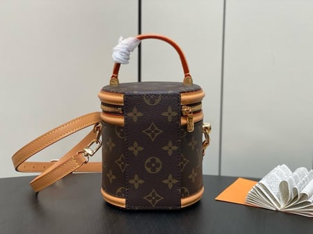 شنطة لويس فيتون الدائريه البنية الكلاسيكية 14.5cm