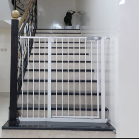 حاجز درج  امان للاطفال  العرض 166 سم ويتمدد الى 173 سم  و ارتفاع 78 سم \=S9.5