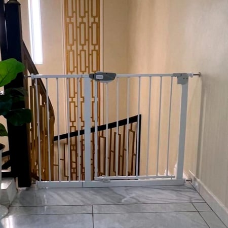 حاجز درج امان للاطفال العرض 120 سم ويتمدد الى 127 سم و ارتفاع 78 سم \= S5.5