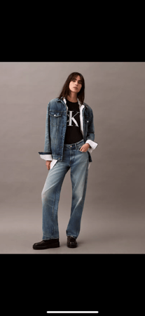 تشيرت من Calvin Klein