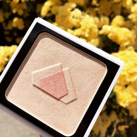 فوكالور بيوتي - اضاءة قولدن كريستل 01