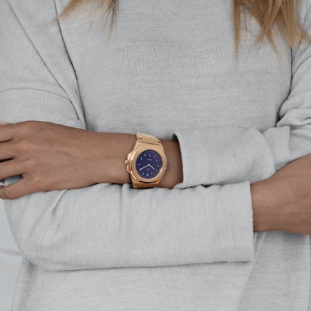 ساعة نون - مونتري روزقولد خلفية زرقاء