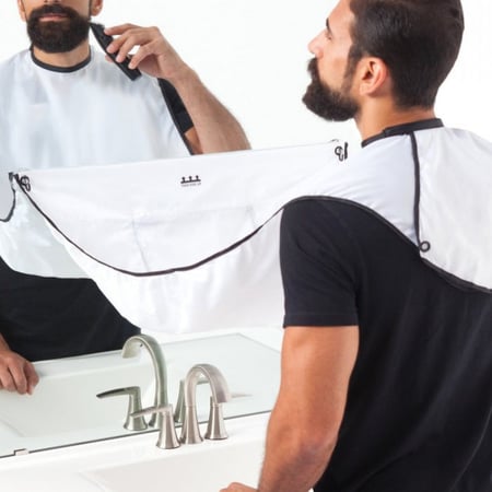 مريلة الحلاقة اللاصقة