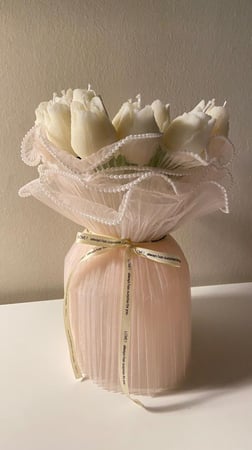 بوكيه شمع توليب معطر 15 شمعة
