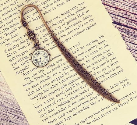 مُؤشِرُ السَاعَة