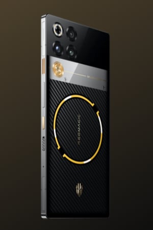 REDMAGIC 11 Pro Golden Saga | 24GB+1TB — الإصدار الذهبي المحدود