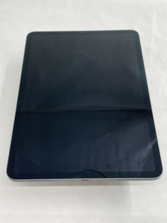 ايباد برو  2018 ,11 إنش ،64جيجا،  واي فاي ، مستعمل نظيف لا توجد خدوش