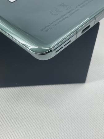 ون بلس 11 ,256 جيجا , 16جيجا رام , اخضر   النسخة الاروبيه العالمية( مستعمل اقل من 24 ساعه )